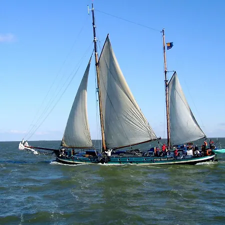 Bateau-hôtel Nooit Volmaeckt *