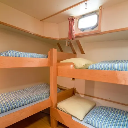 Bateau-hôtel Nooit Volmaeckt *